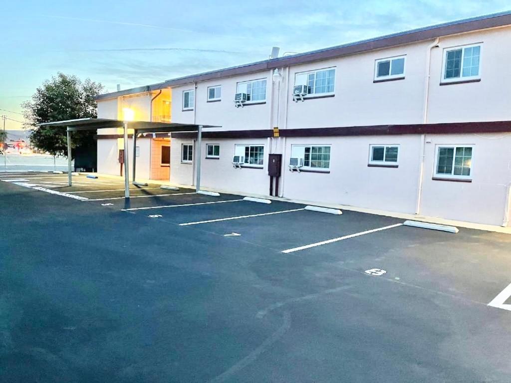 Royal Lodge Coalinga Exterior foto